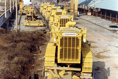 一次性出口秘魯180臺推土機(jī)