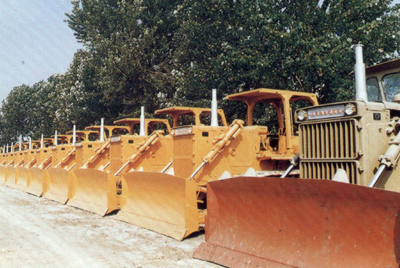 產(chǎn)品整裝待發(fā)。自1984年對銷售實(shí)行了承包責(zé)任制，調(diào)動了職工的積極性，增強(qiáng)了責(zé)任感，從而改變了過去等、靠、要的被動局面。