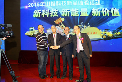 以“新科技、新能量、新價值”為主題的2015山推科技新品體驗(yàn)活動在公司總部拉開帷幕。